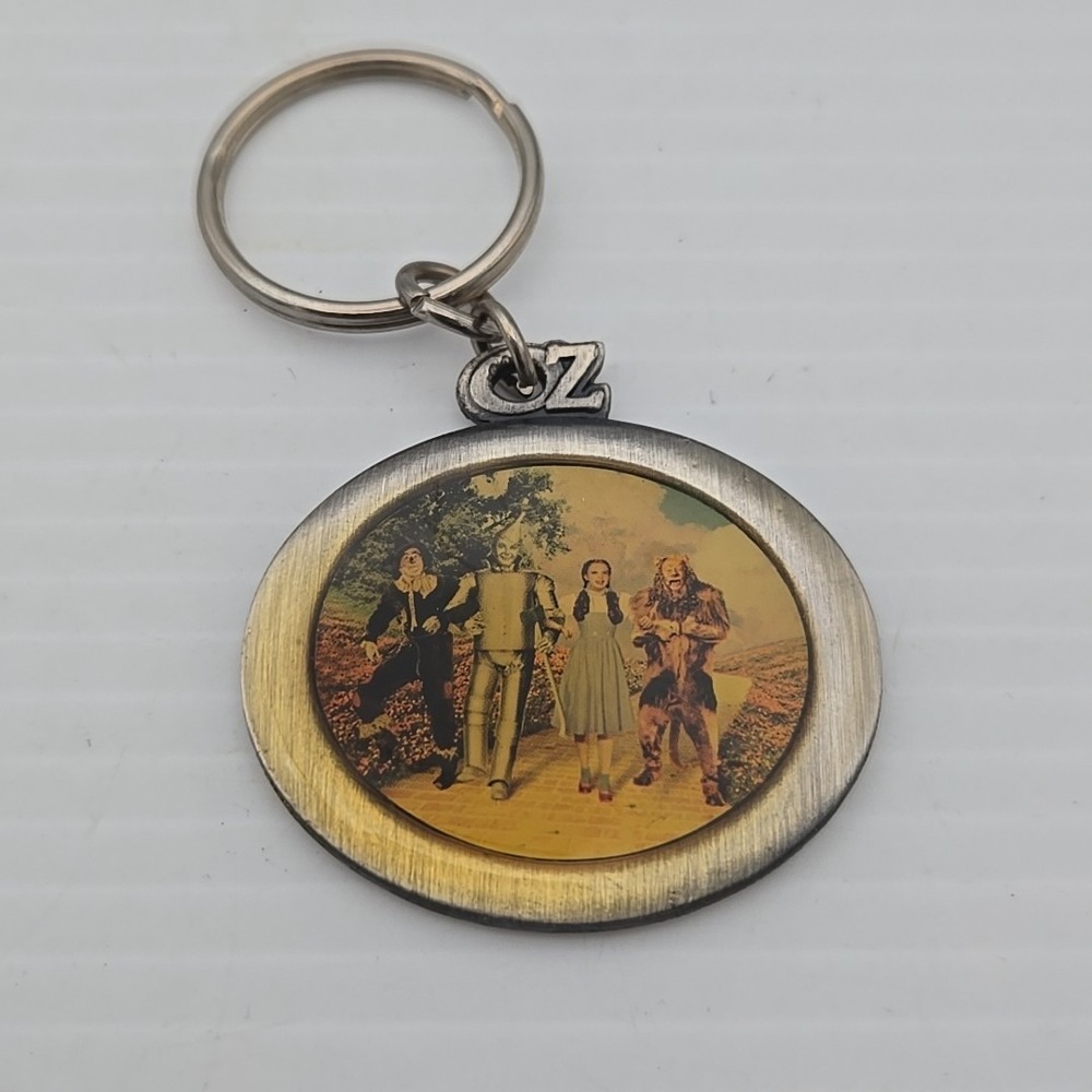 VERY COOL ON THE ROAD TO‎ OZ 2 SIDED HEAVY KEYRING 1997 Stamped On It